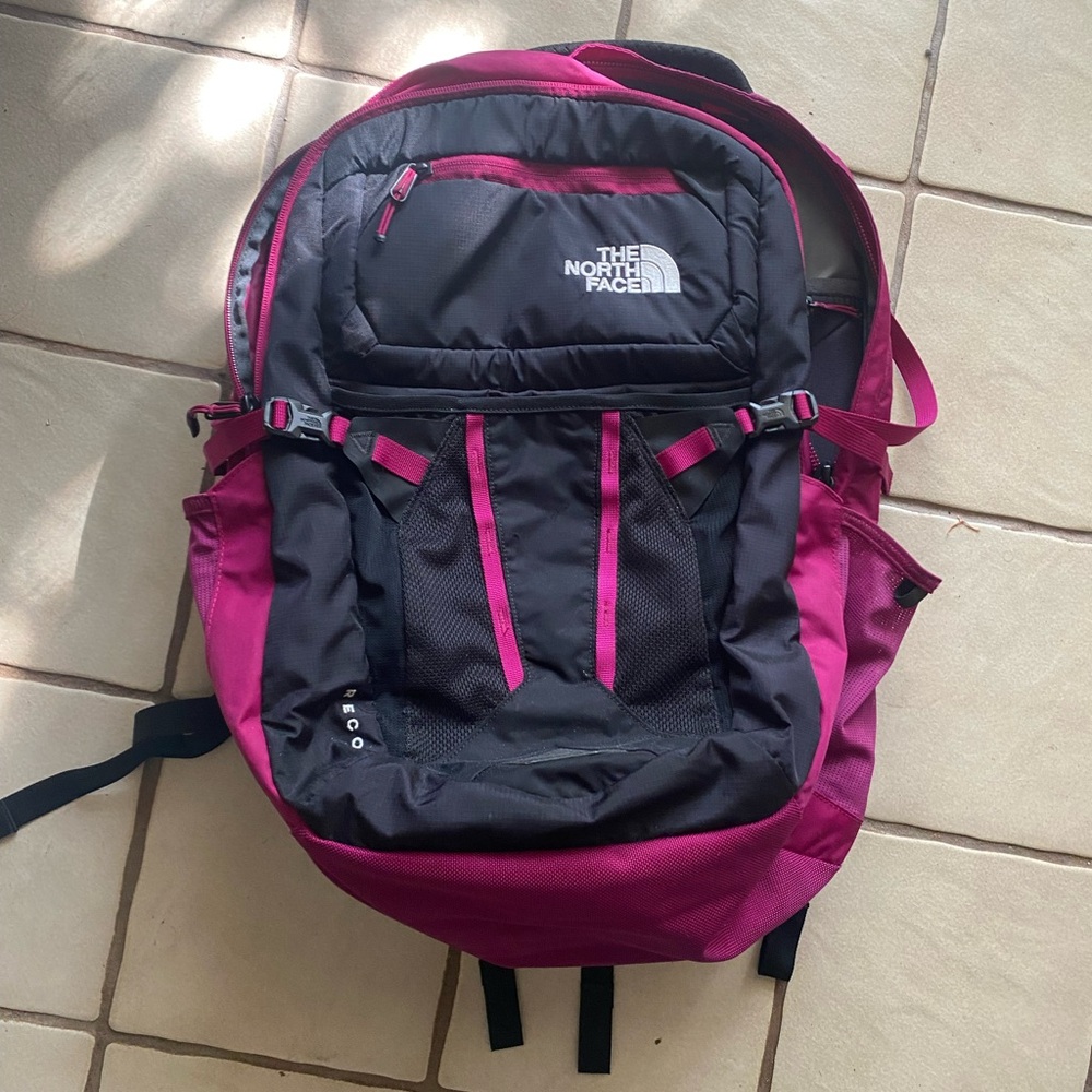The North Face RECON Backpack in Excellent Condition!